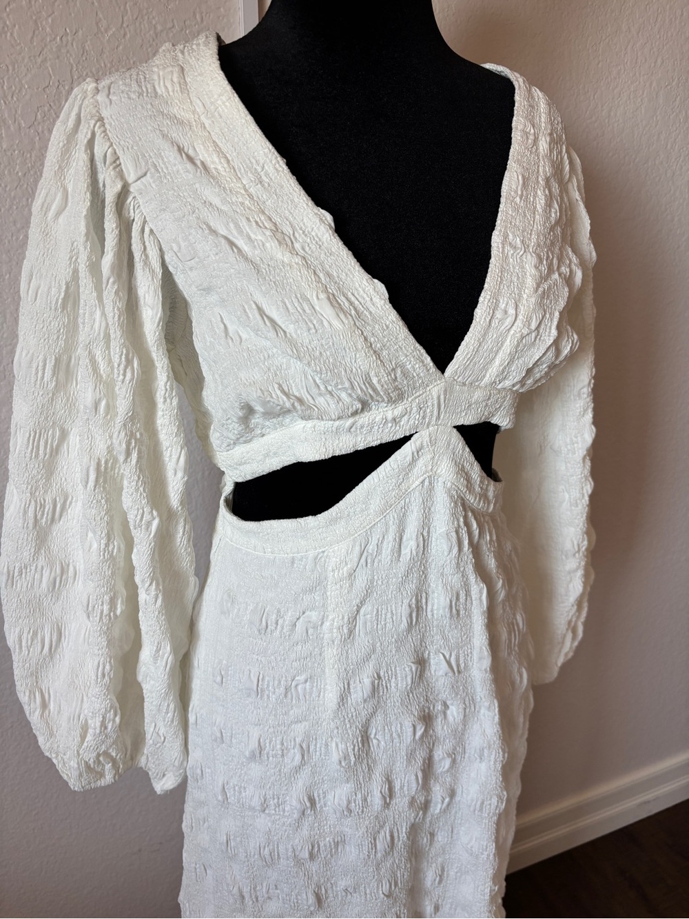 Showpo. Miggy Textured White Cutout Maxi Dress with Puff Sleeves - Picture 7 of 12